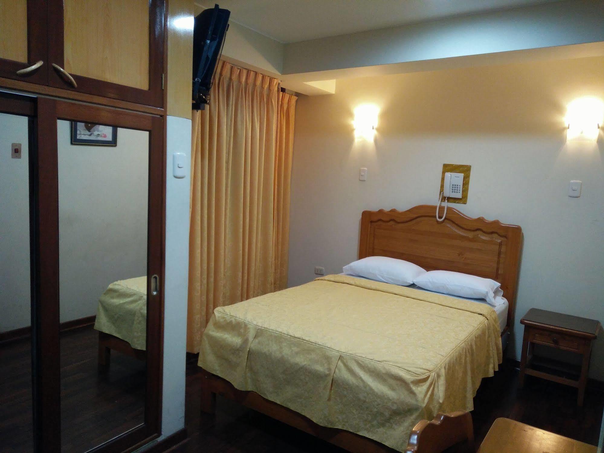 Hotel Panamericano Лима Екстериор снимка
